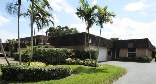 19224 W Lake Dr, Hialeah, Florida 33015, image 1