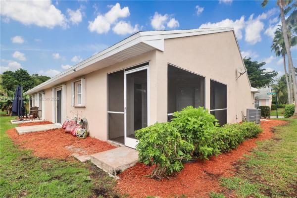 North Gate, 480 SE 21st Ln, Homestead, Florida 33033, image 2