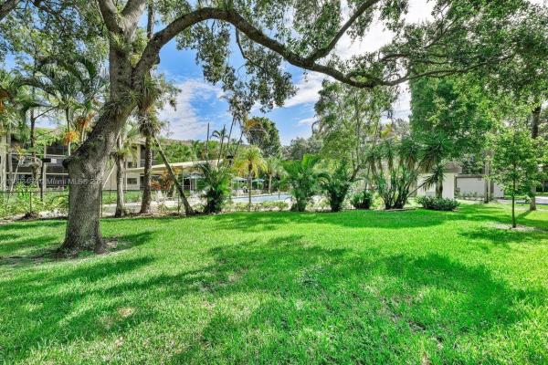 Bonaire At Woodmont, 7675 NW 79th Ave #209, Tamarac, Florida 33321, image 2
