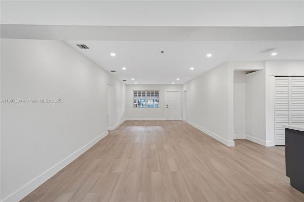 Fulford Highlands, 535 NE 162nd St, Golden Glades, Florida 33162, image 2