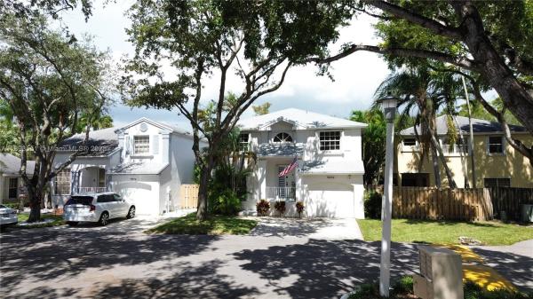 Amaretto, 9850 SW 118th Ave, Kendall, Florida 33186, image 3