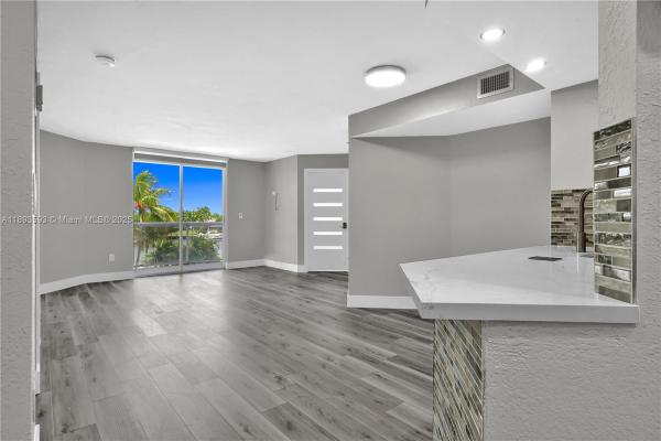 La Rive Gauche, 5880 Collins Ave #403, Miami Beach, Florida 33140, image 2