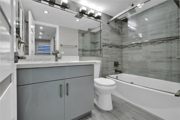 La Rive Gauche, 5880 Collins Ave #403, Miami Beach, Florida 33140, image 2