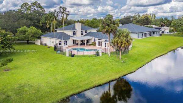 Whispering Pines, 3200 SW 135th Ter, Davie, Florida 33330, image 2