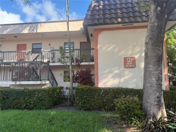 831 NE 207th Ln #2-106, Unincorporated Dade County, Florida 33179, image 1