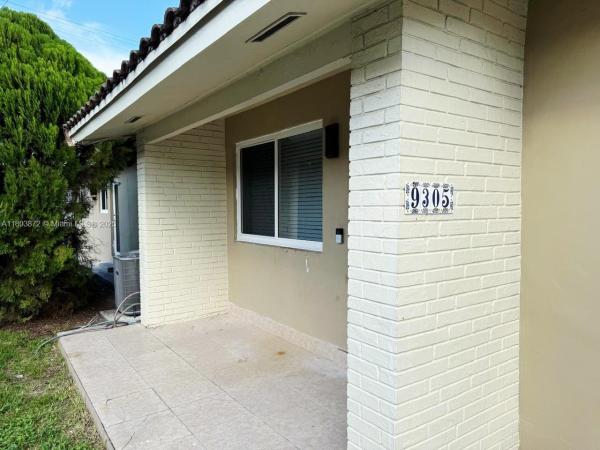 9301 SW 37th St, Unincorporated Dade County, Florida 33165, image 1