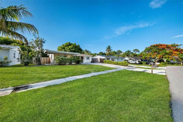 Palm Beach Cabana Colony, 3589 Island Rd, Palm Beach Gardens, Florida 33410, image 2