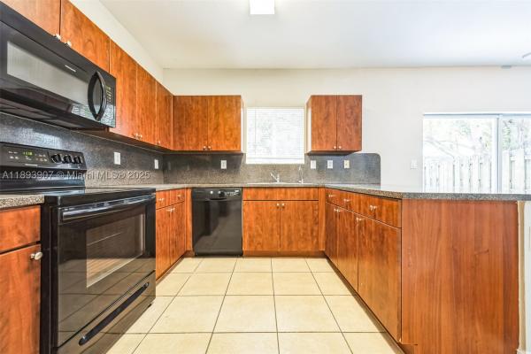 Santa Barbara At Homestead, 355 SE 20th Ter, Homestead, Florida 33033, image 2