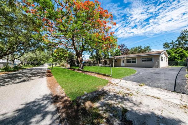 Linwood Gardens, 6442 Oak St, Hollywood, Florida 33024, image 3