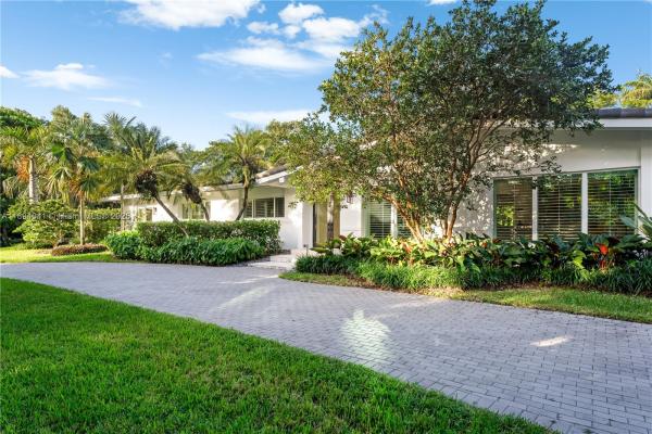 Town & Ranch Estates, 12220 Pine Needle Ln, Pinecrest, Florida 33156, image 1
