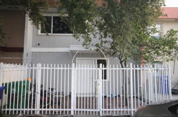 Culmer Villas, 618 NW 11th St, Miami, Florida 33136, image 1