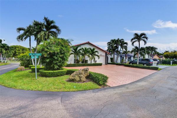 Hacienda Estates, 3401 SW 114th Ct, University Park, Florida 33165, image 3