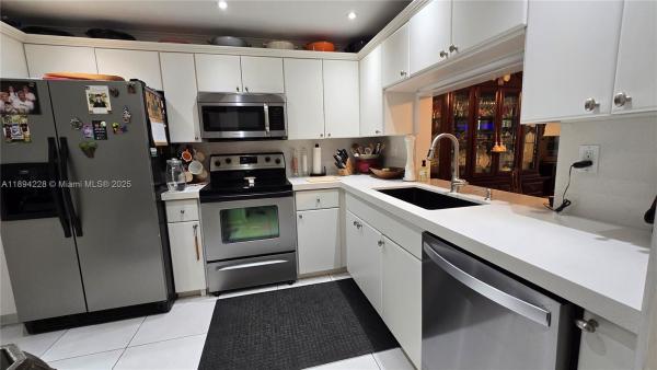 Colony Point, 1101 Colony Point Cir #218, Pembroke Pines, Florida 33026, image 1