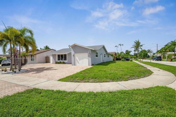 West Deerfield Beach, 155 SW 32nd Ter, Deerfield Beach, Florida 33442, image 2