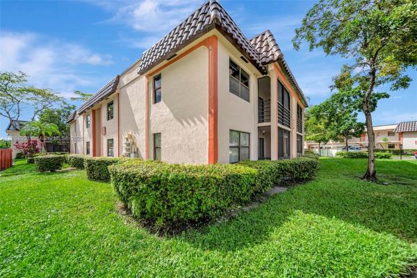 871 NE 207th Ter #4-202, Unincorporated Dade County, Florida 33179, image 1
