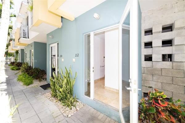 Washington Corner, 212 Washington Ave #9, Miami Beach, Florida 33139, image 1