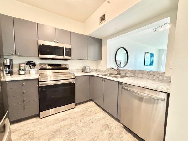 The Tides At Bridgeside Square, 3020 NE 32nd Ave #610, Fort Lauderdale, Florida 33308, image 1