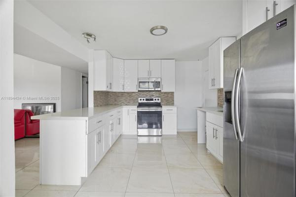 Hollywood Beach Gardens, 510 N 56th Ave, Hollywood, Florida 33021, image 2