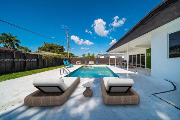 19900 NE 21st Ave, Unincorporated Dade County, Florida 33179, image 1