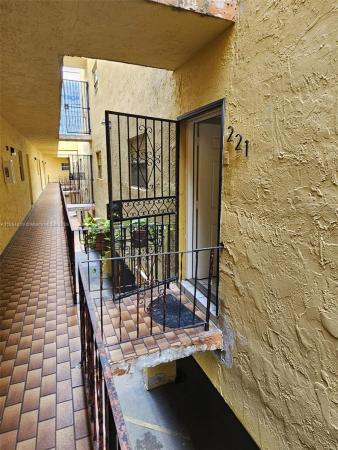 St Andrews Court, 1555 W 44th Pl #221B, Hialeah, Florida 33012, image 1