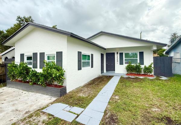 Liberia, 2230 Farragut St, Hollywood, Florida 33020, image 2