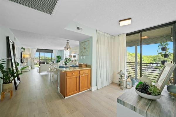Colony Point, 900 Colony Point Cir #414, Pembroke Pines, Florida 33026, image 1