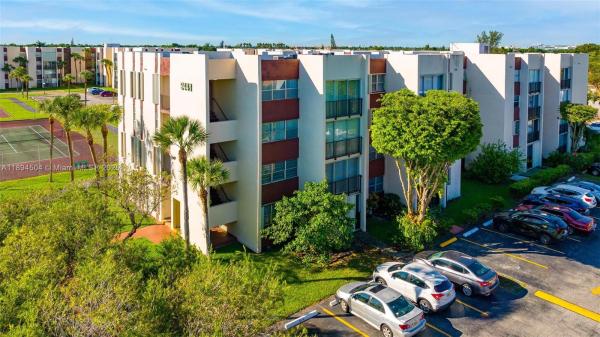Versailles Gardens, 9441 SW 4th St #204, Fountainebleau, Florida 33174, image 2