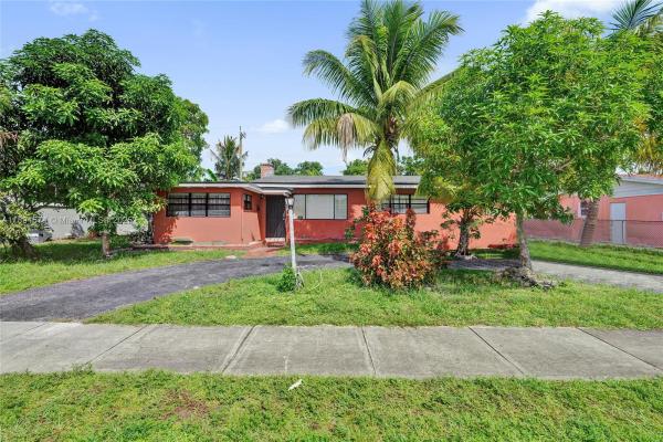 685 NE 180th St, Unincorporated Dade County, Florida 33162, image 1