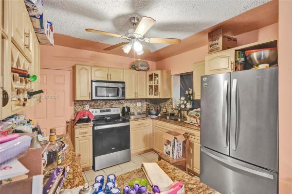 Highland Manor, 685 NE 180th St, North Miami Beach, Florida 33162, image 3