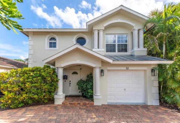 Petite, 12 NE 26th St, Wilton Manors, Florida 33305, image 1