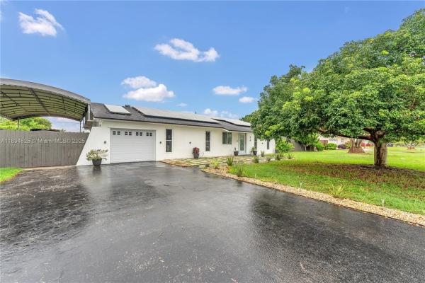 32020 SW 199th Ave, Unincorporated Dade County, Florida 33030, image 1