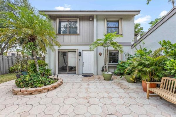 Sabal Chase, 10500 SW 112th Ave, Kendall, Florida 33176, image 2
