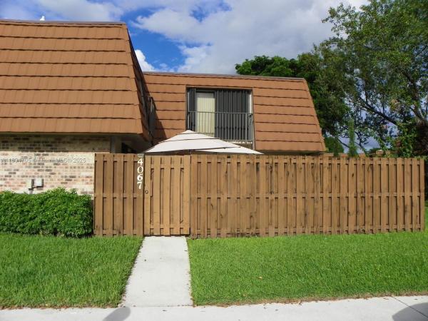 Camelot Lakes, 4067 Wimbledon Dr, Cooper City, Florida 33026, image 1