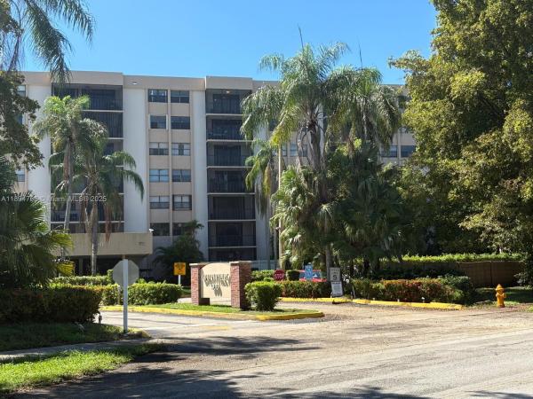 900 NE 195th St #702, Unincorporated Dade County, Florida 33179, image 1