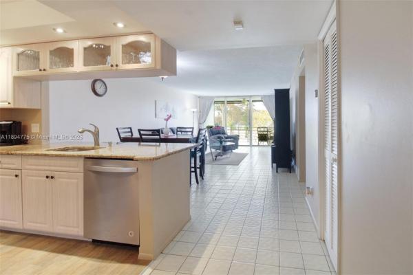 Oaks Lane At Palm-Aire, 605 Oaks Dr #305, Pompano Beach, Florida 33069, image 2