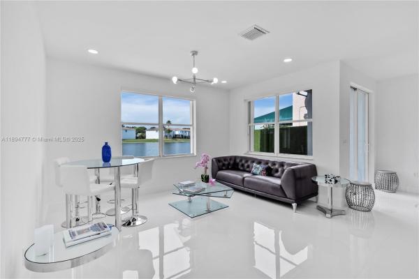 6644 NW 107th Pl, Doral, Florida 33178, image 1