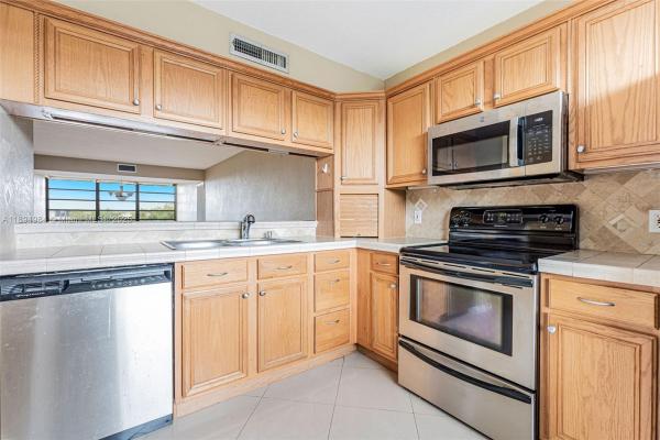 Whitehall 2 Of Pine Island Ridge, 1705 Whitehall Dr #401, Davie, Florida 33324, image 1