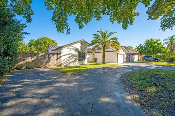 Richmond West No HOA, 14273 SW 153rd Ter, Richmond West, Florida 33177, image 2