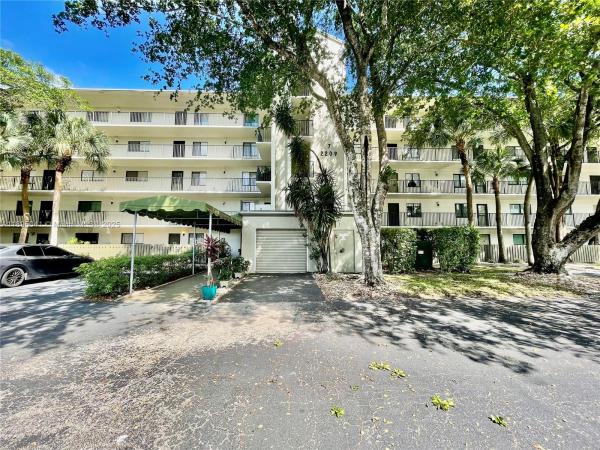 Le Club At Cypress Bend, 2209 S Cypress Bend Dr #407, Pompano Beach, Florida 33069, image 1