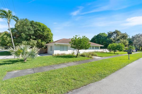 8121 SW 97th Ter, Unincorporated Dade County, Florida 33156, image 1
