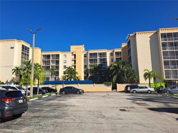 Bayswater Court, 2935 NE 163rd St #2Q, North Miami Beach, Florida 33160, image 1