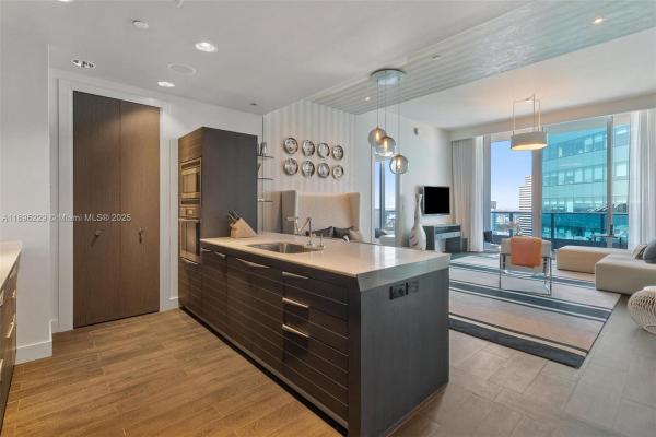 Epic Hotel & Residences, 200 Biscayne Boulevard Way #5211, Miami, Florida 33131, image 1