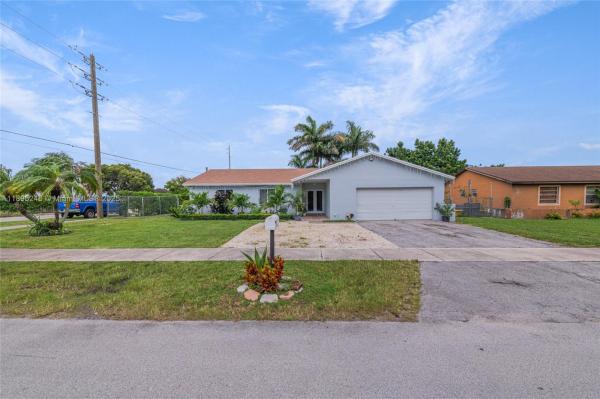 Meadow Wood Manor, 13391 SW 262nd St, Princeton, Florida 33032, image 2