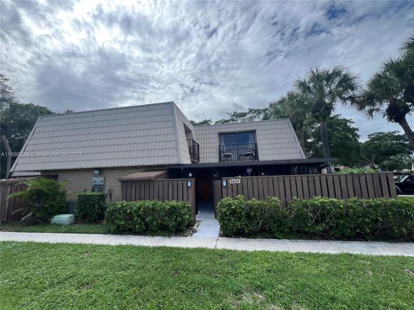 Village Of Sandalwood Lakes South, 5435 54th Way, West Palm Beach, Florida 33409, image 1