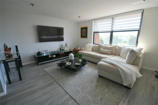 Cedar Glenn, 671 NE 195th St #416-E, Ives Estates, Florida 33179, image 2