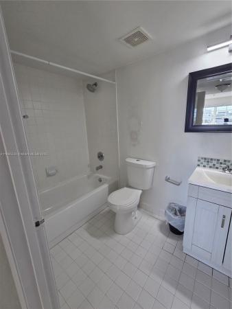 Lake Beach Club, 2600 Collins Ave #509, Miami Beach, Florida 33140, image 2