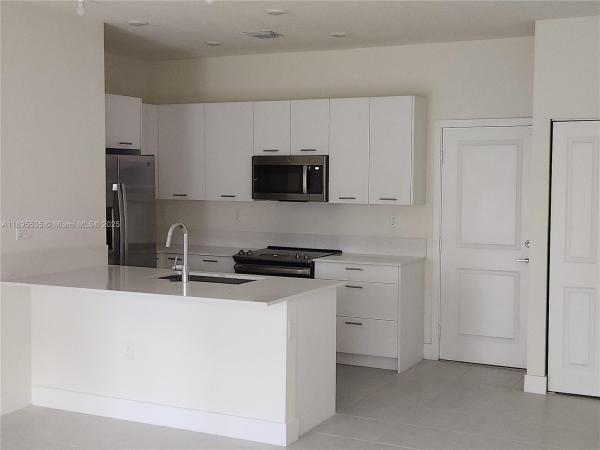 8040 NW 42nd St, Miami, Florida 33166, image 1