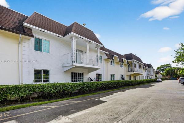 Brookfield Gardens North, 700 SE 2nd Ave #311, Deerfield Beach, Florida 33441, image 1