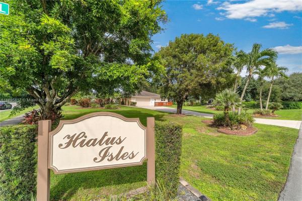 Hiatus Isles, 4020 S Hiatus Rd, Davie, Florida 33330, image 1