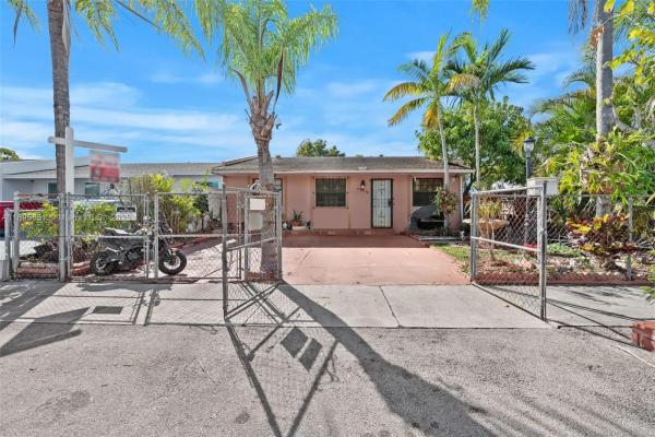 Royale Green, 4650 SW 129th Ave, Kendale Lakes, Florida 33175, image 2